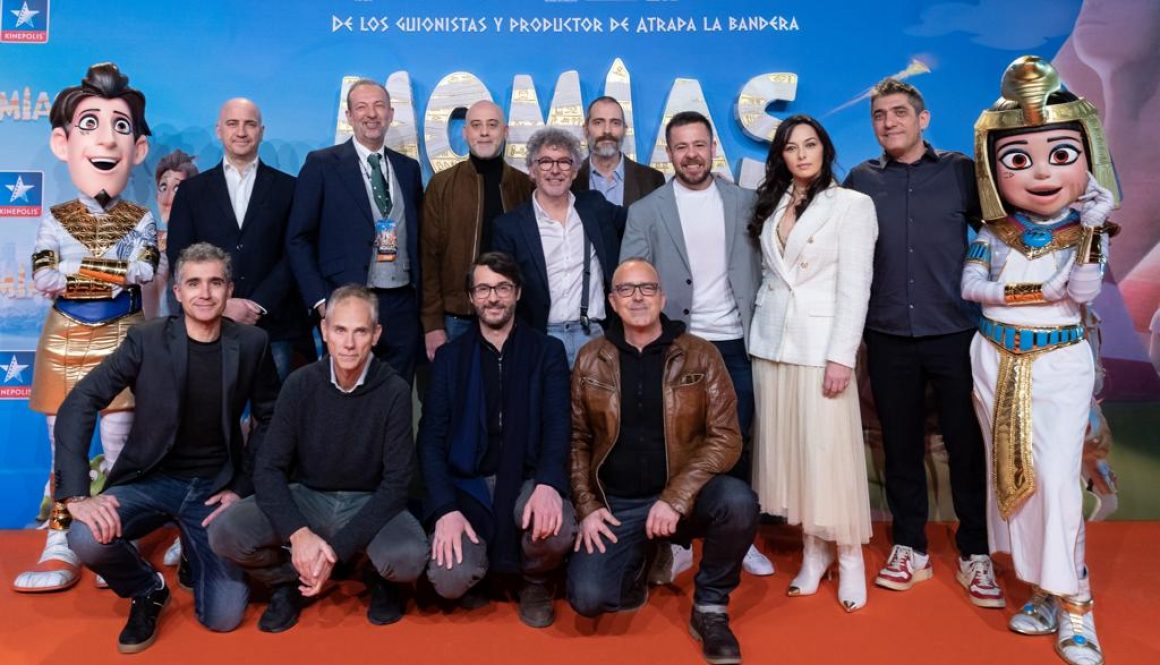 elenco de doblaje de Momias en el estreno de Madrid